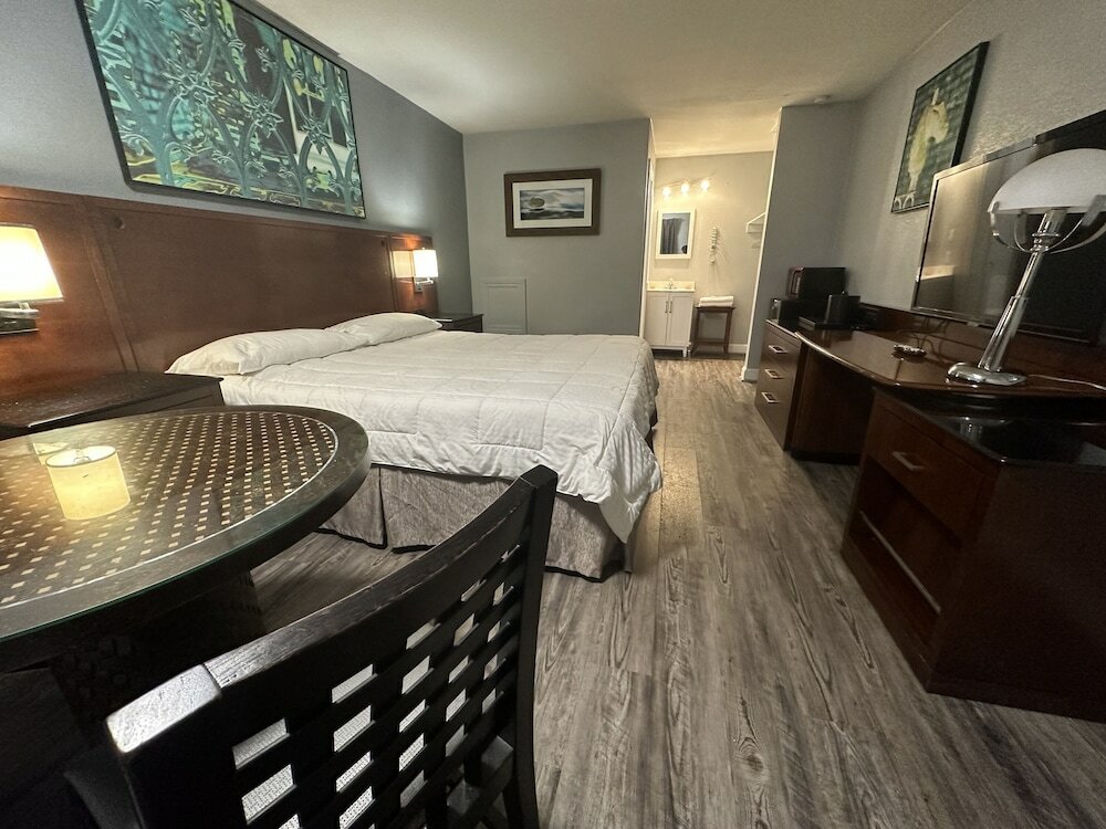 Фото Courtland Inn Motel