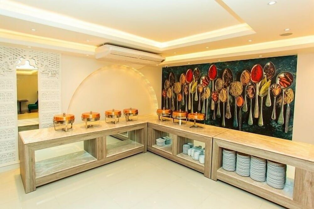 Фото Royal Raj Hotel