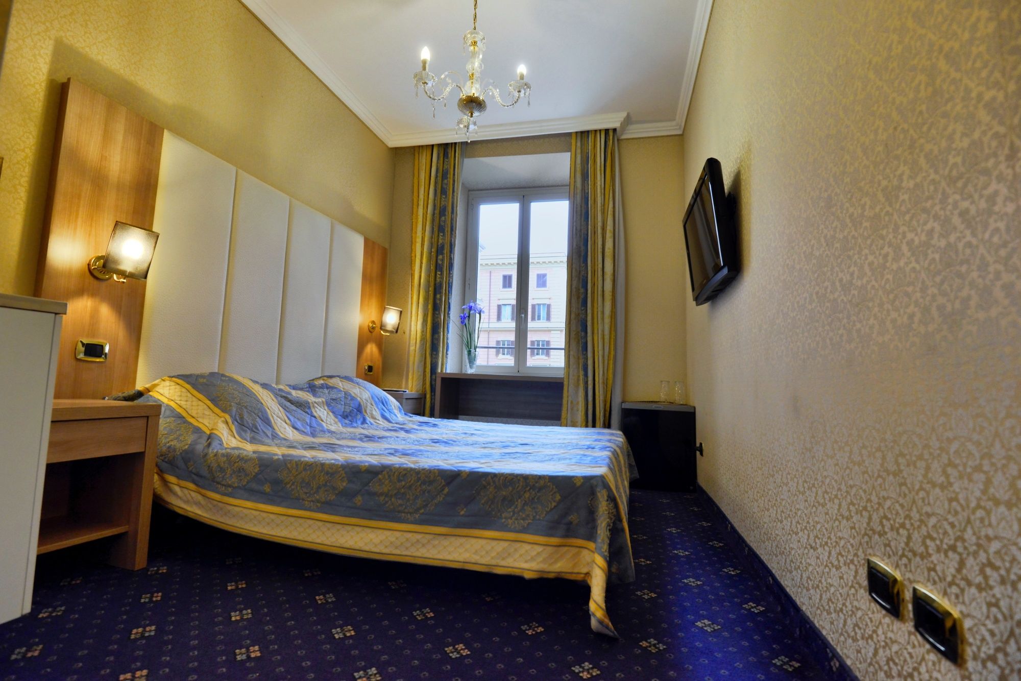 Фото White Vatican