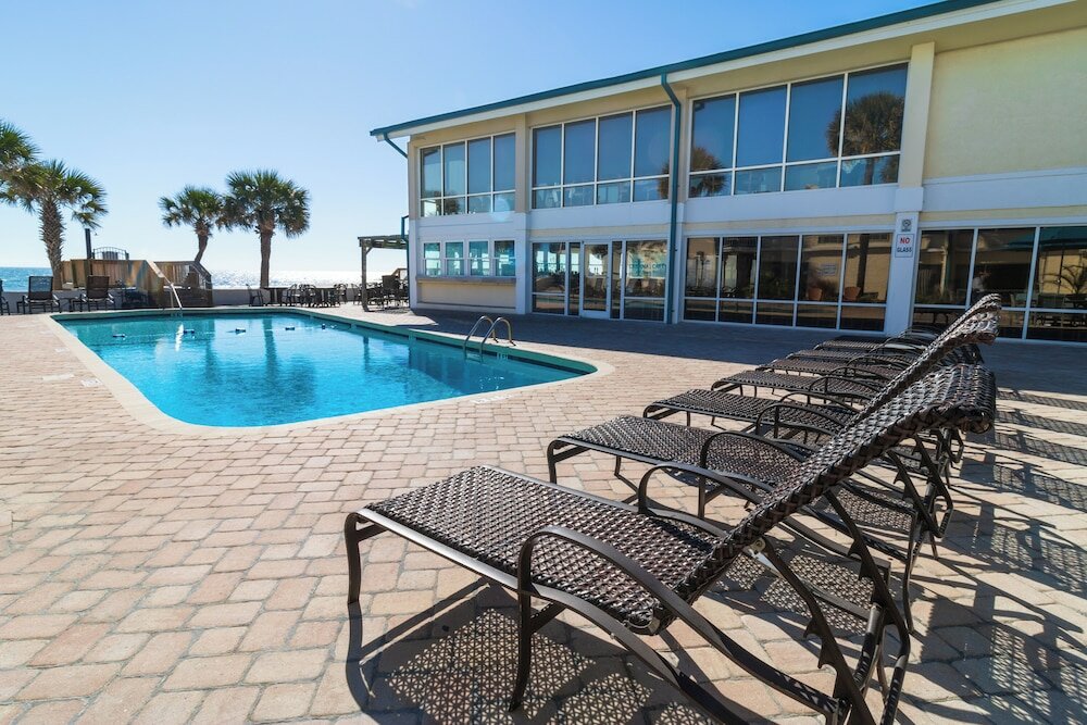 Фото The Oceanfront Litchfield Inn