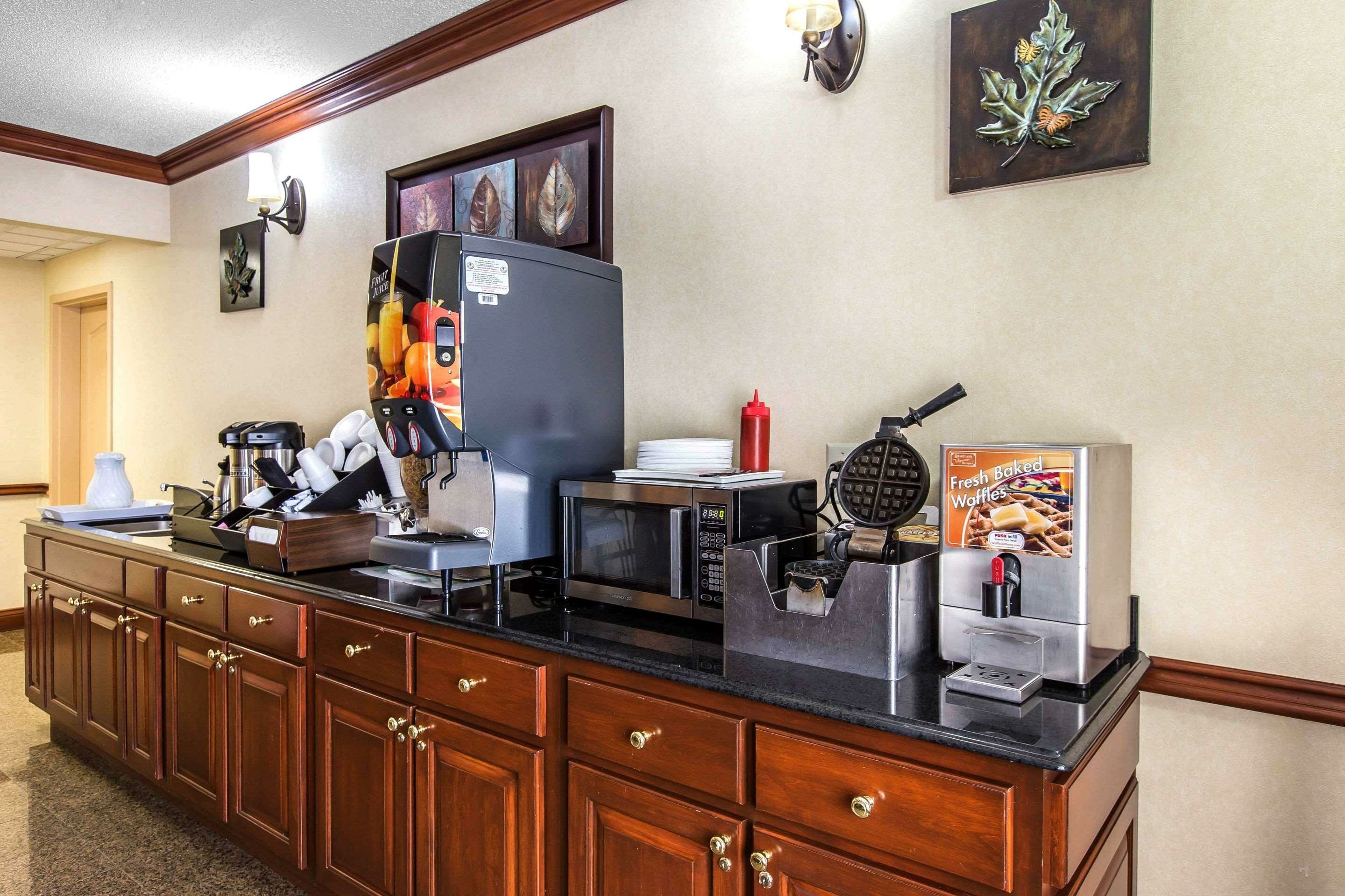 Фото Econo Lodge At Six Flags