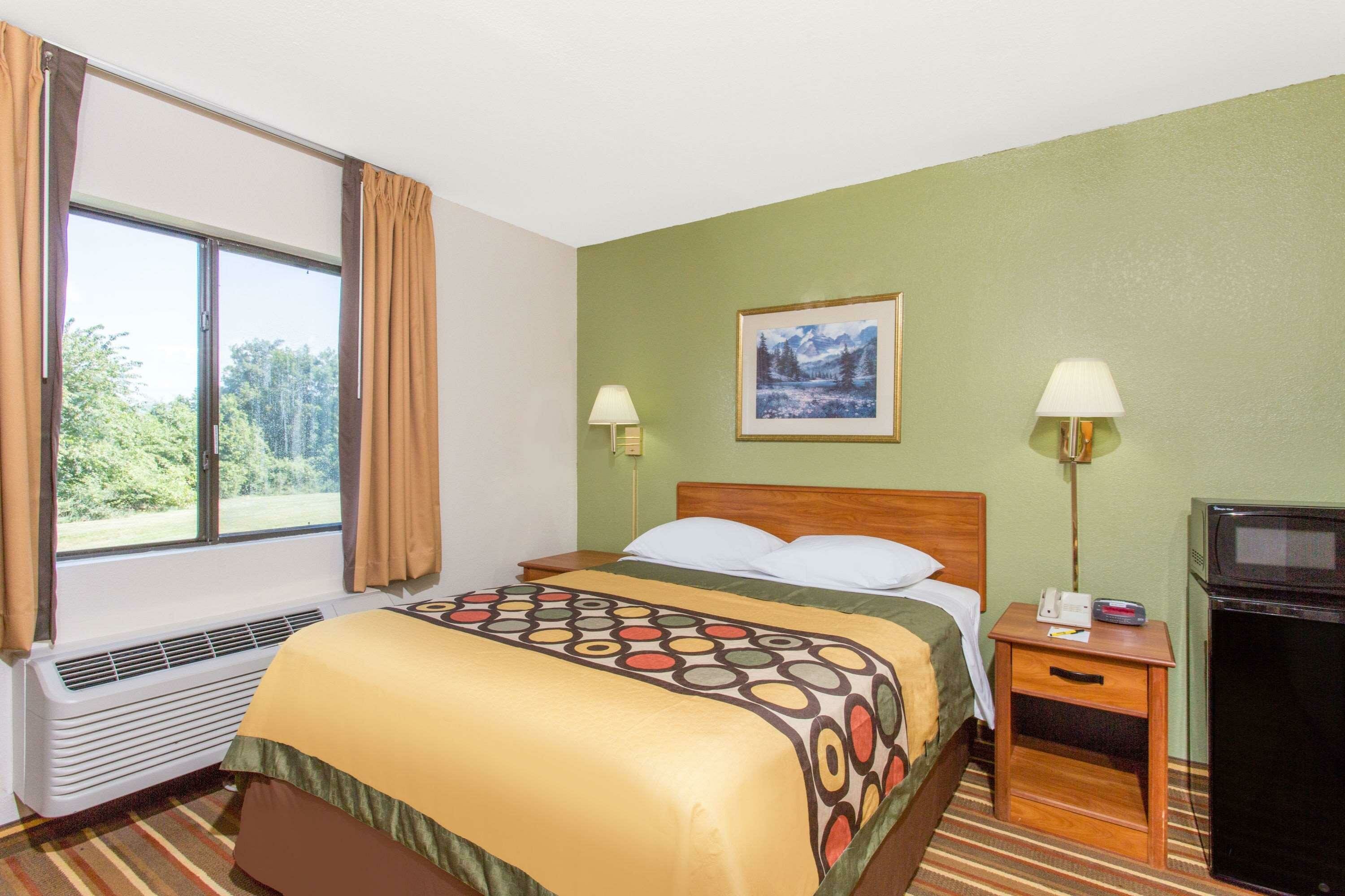 Фото Super 8 by Wyndham Bedford