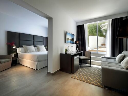 Гостиница Palladium Hotel Cala Llonga - Adults Only в Санта-Эулалия-дель-Рио