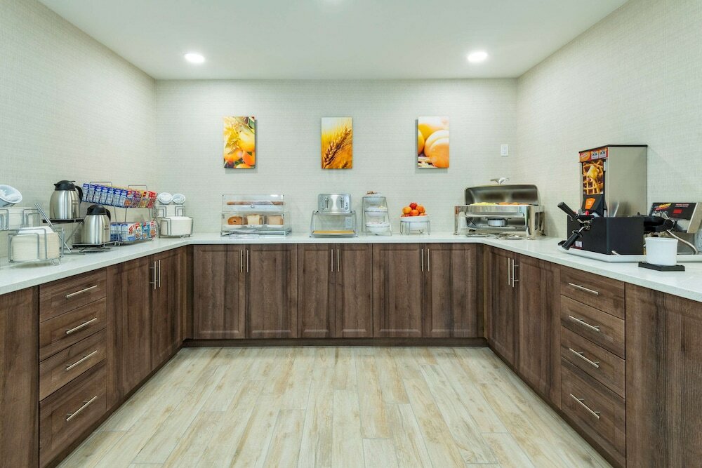 Фото Comfort Inn and Suites