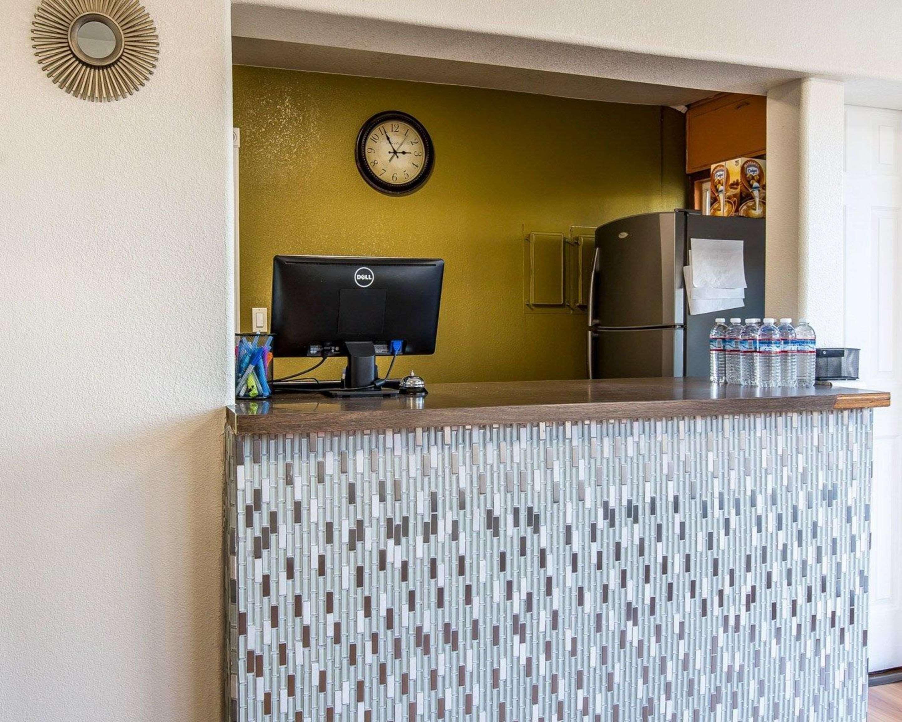 Фото Rodeway Inn Downtown Hanford