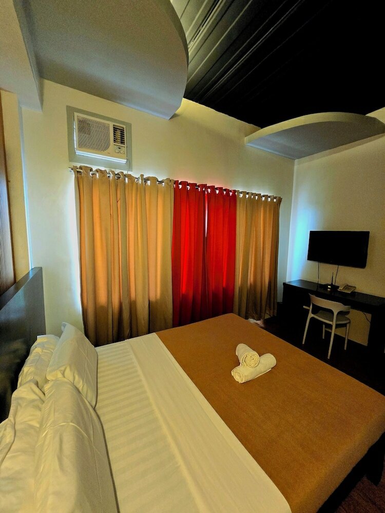 Фото First Pacific Inn