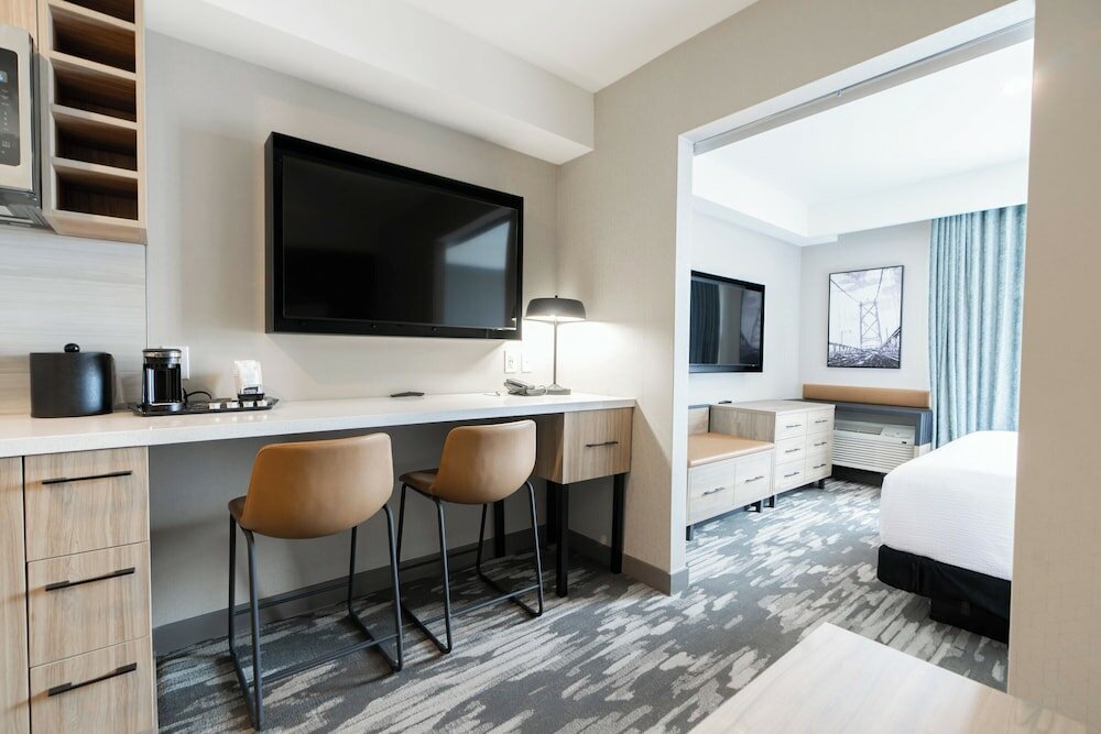Фото Sandman Hotel & Suites Winnipeg Airport