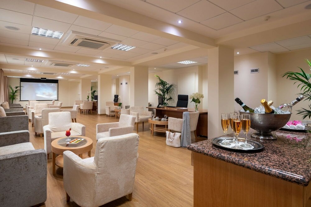 Фото Constantinou Bros Athena Beach Hotel