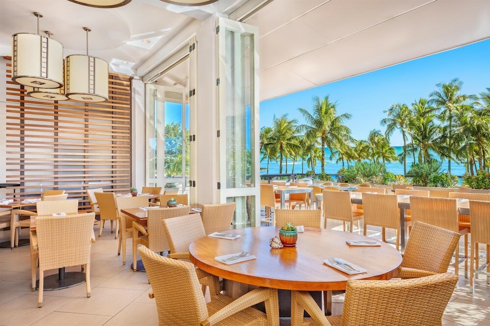 Фото Hyatt Regency Waikiki Beach Resort & SPA