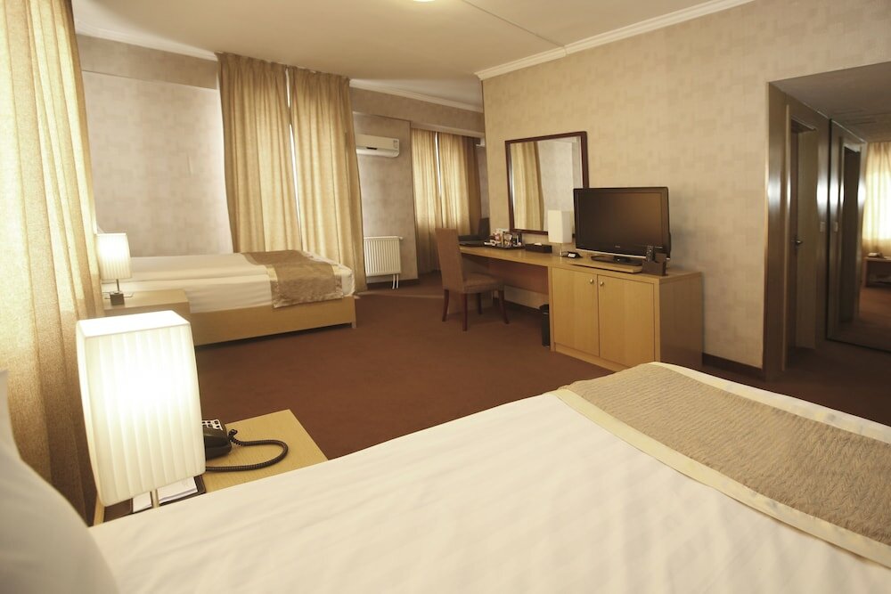 Фото The Corporate Hotel Central