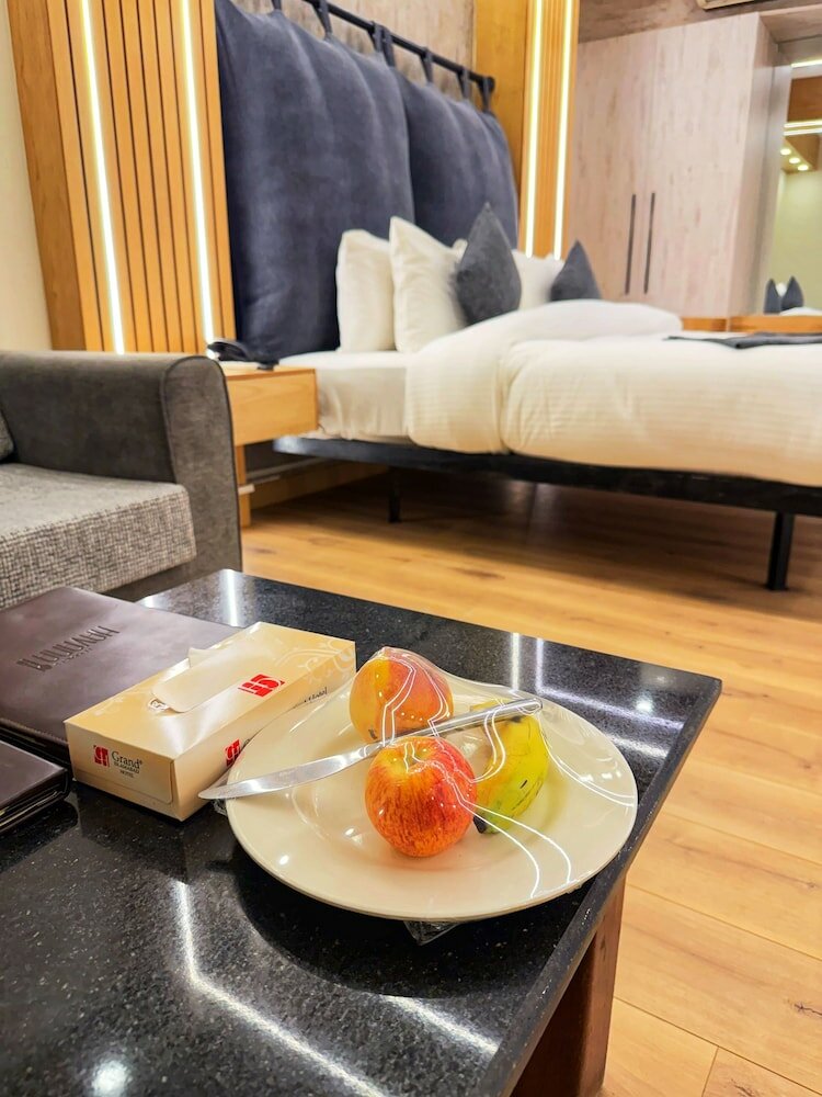 Фото Grand Islamabad Hotel