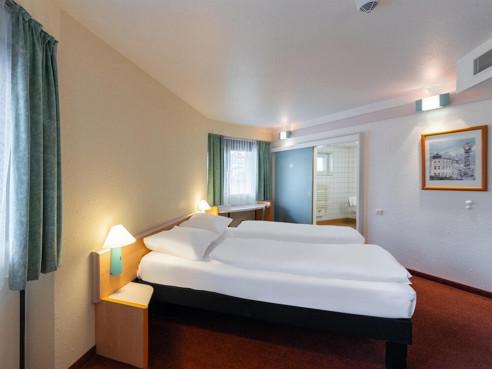 Фото B&b Hotel Wuppertal-City