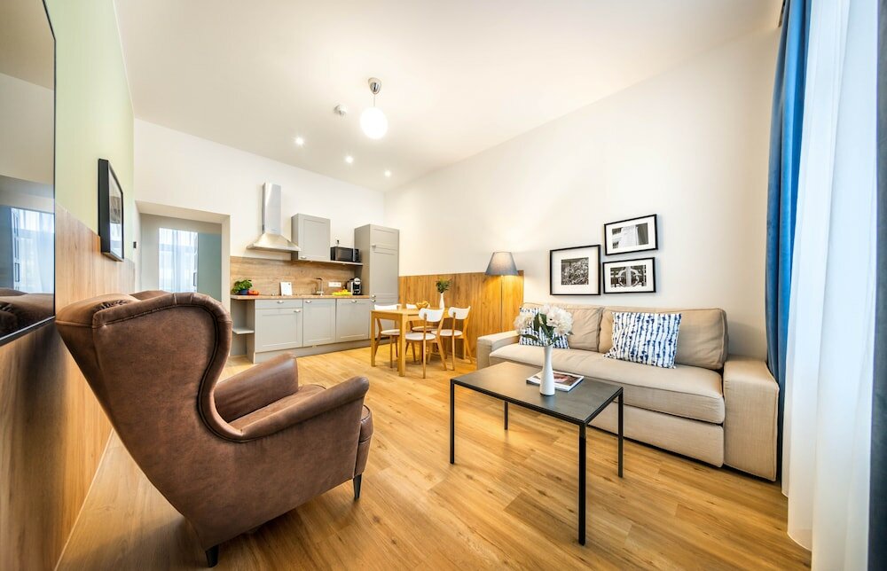 Фото Jimmy's Apartments Emerald