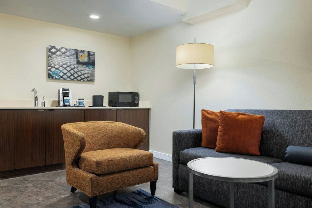 Фото Fairfield by Marriott Inn & Suites Herndon Reston