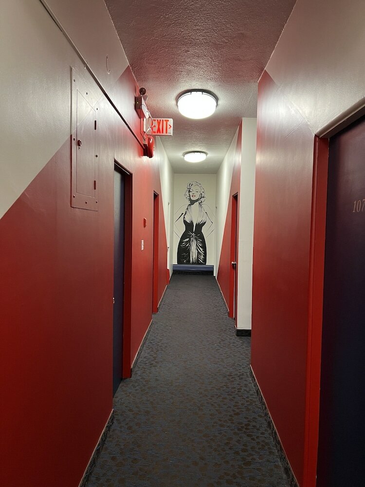 Фото Commercial Hotel