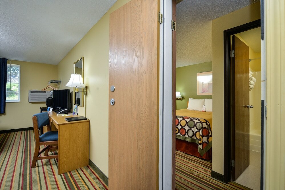 Фото Super 8 by Wyndham Minot Airport