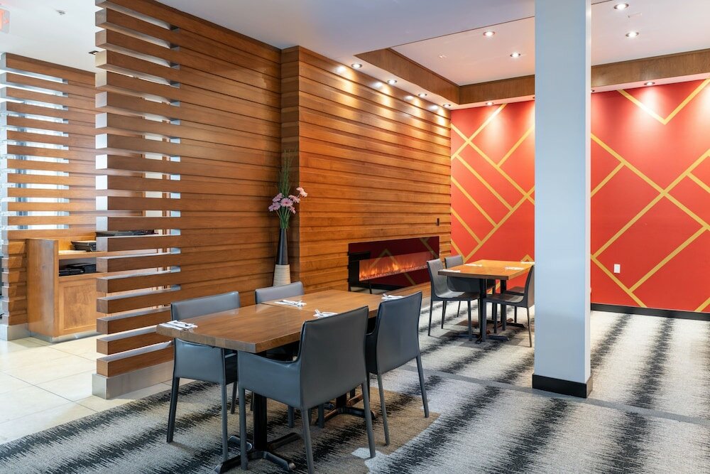 Фото Four Points by Sheraton Edmonton International Airport