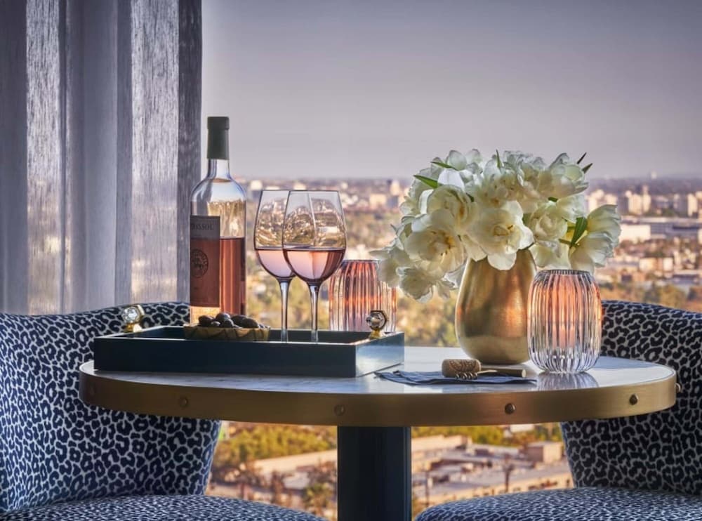 Фото The Sun Rose West Hollywood