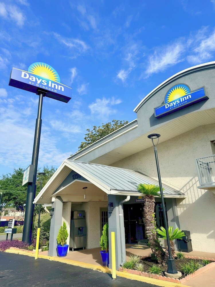 Фото Days Inn by Wyndham Tallahassee University Center
