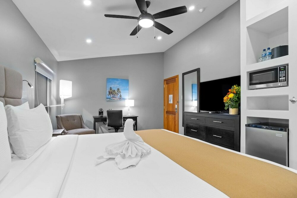 Фото Best Western Plus Belize Biltmore Plaza