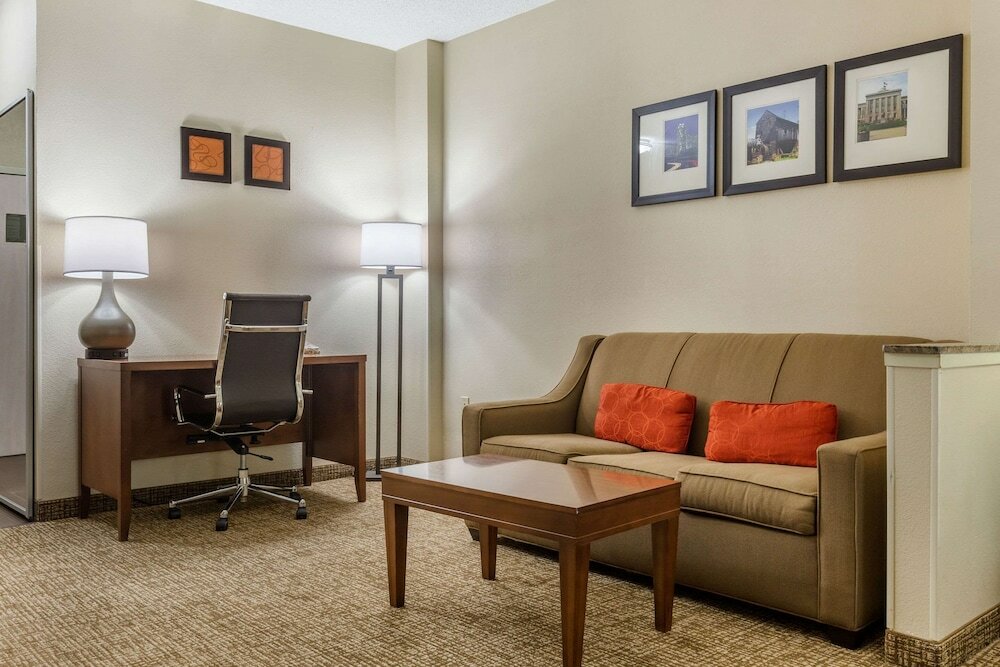 Фото Comfort Suites Raleigh Walnut Creek