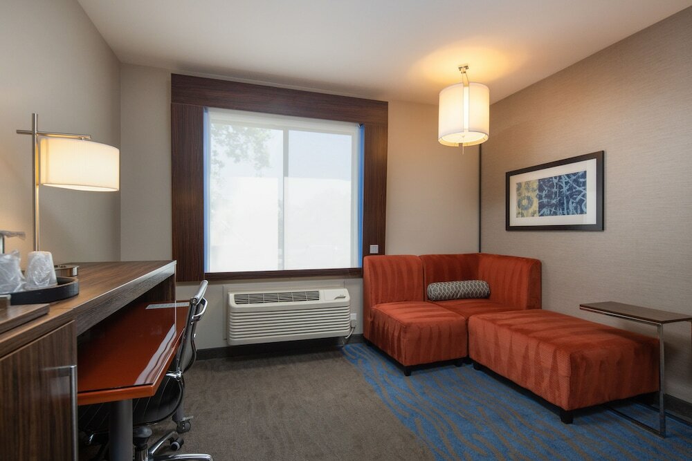 Фото Holiday Inn Express Redwood City-Central, an Ihg Hotel
