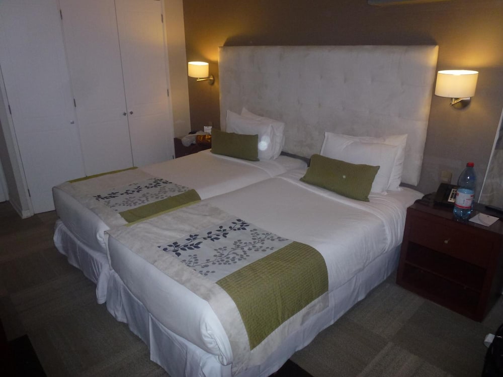 Фото Nu Hotel Toronto
