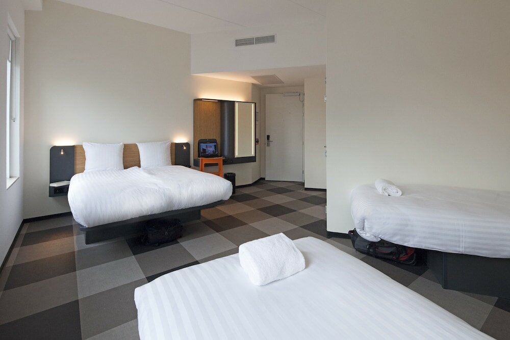 Фото EasyHotel Amsterdam Arena Boulevard