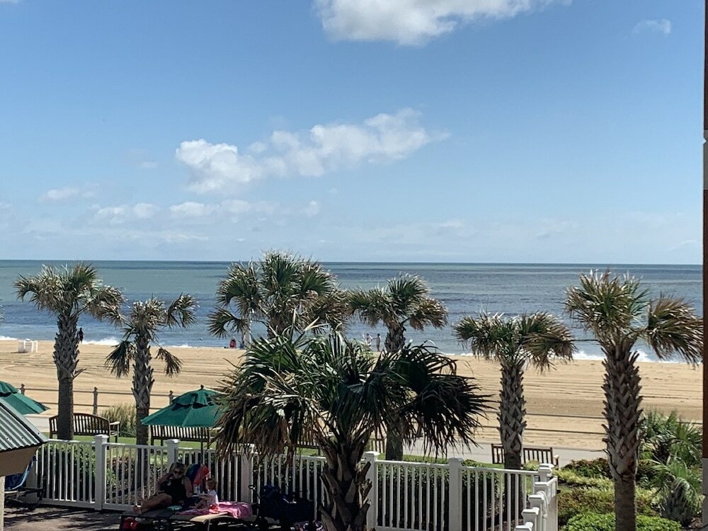 Фото Holiday Inn & Suites Virginia Beach North Beach, an Ihg Hotel