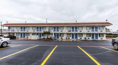 Гостиница Red Oak Inn в Норт Ричланд Хиллс