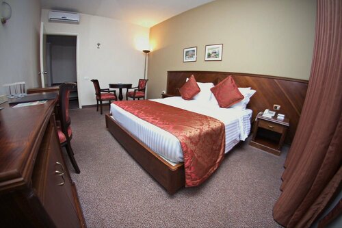 Гостиница Madisson Hotel в Джунии