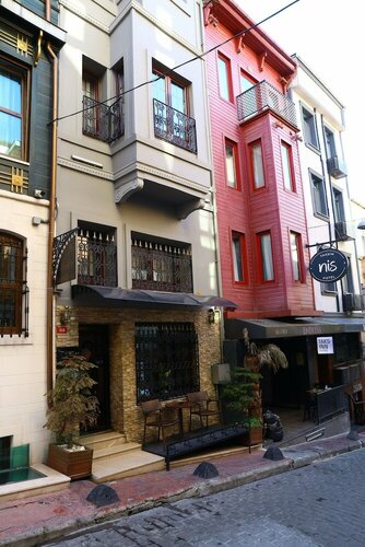 Zendy Suite Hotel