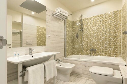 Гостиница Adesso Hotel в Италии