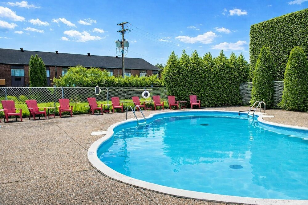 Фото Quality Inn & Suites & Conference Centre