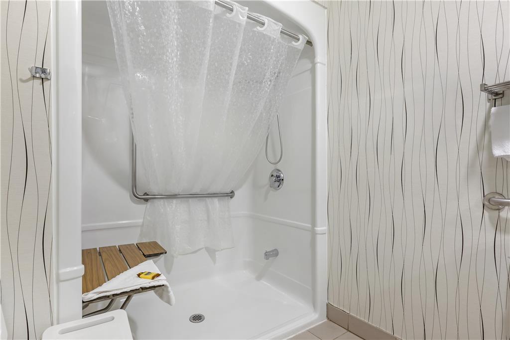 Фото Best Western Plus Travel Hotel Toronto Airport