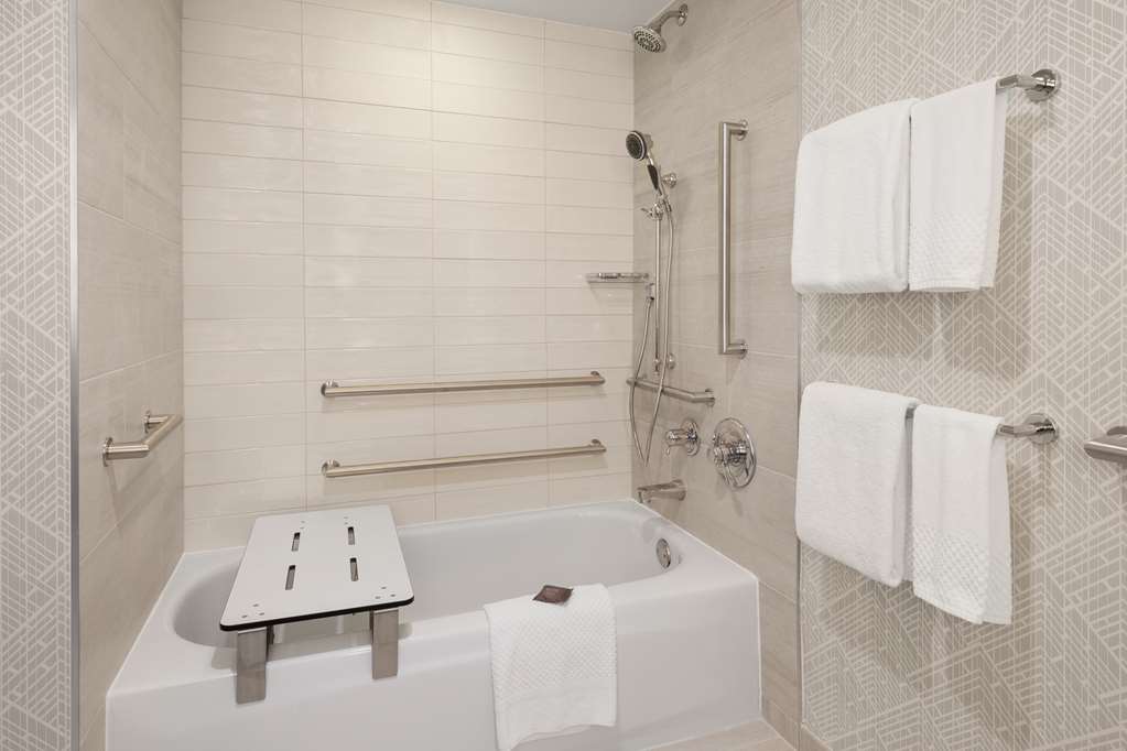Фото Embassy Suites by Hilton Portland Airport