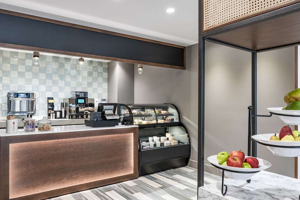 Фото Embassy Suites by Hilton Aruba Resort