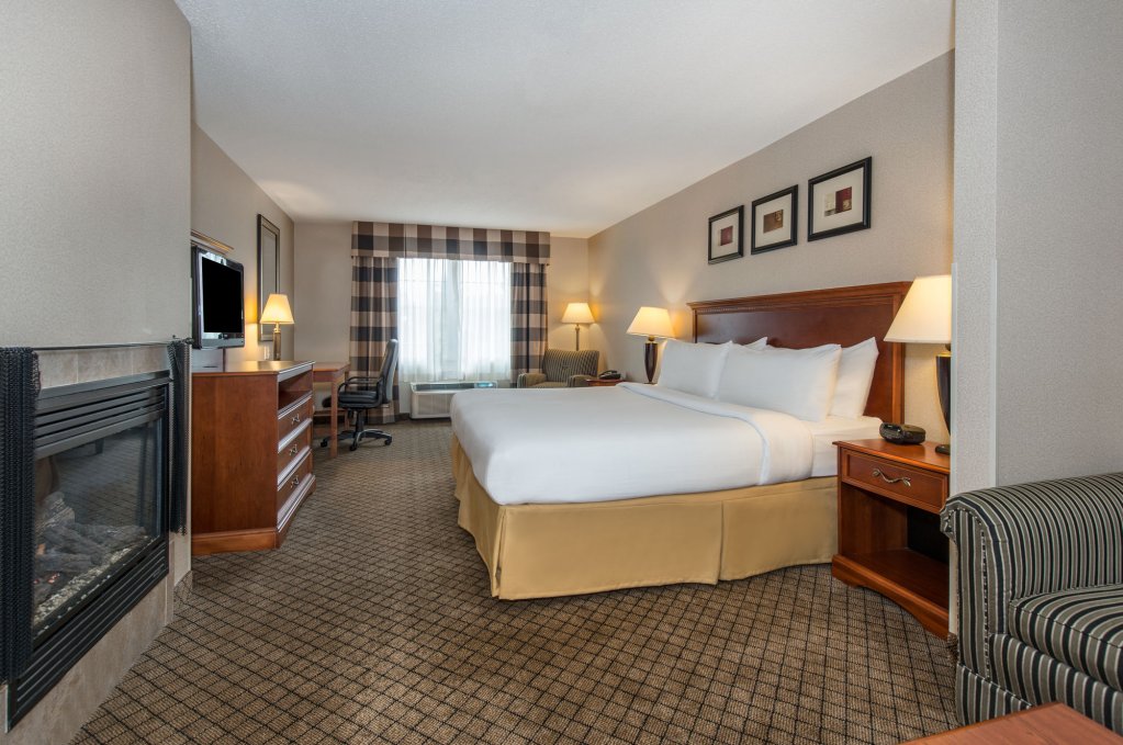 Фото Holiday Inn Express Hotel & Suites Tilton - Lakes Region, an Ihg Hotel