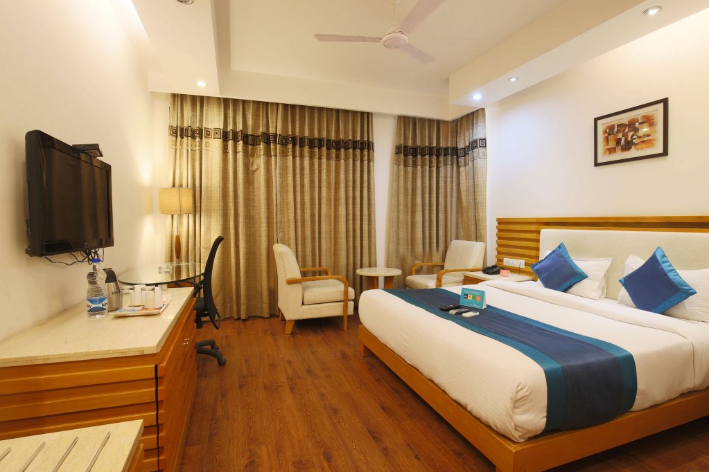 Фото FabHotel Grd Dlf Square