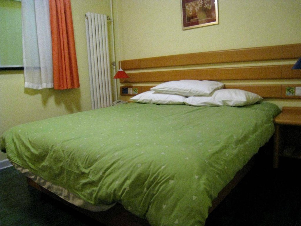 Фото Ibis Beijing Tiantandongmen Metro Station Hotel