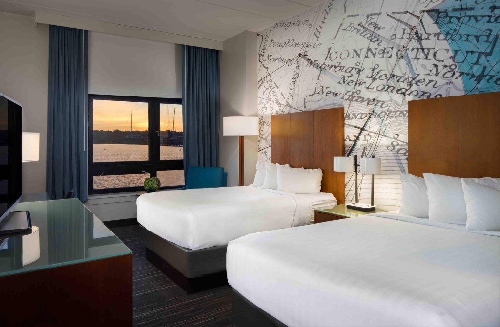 Фото Newport Harbor Island Resort