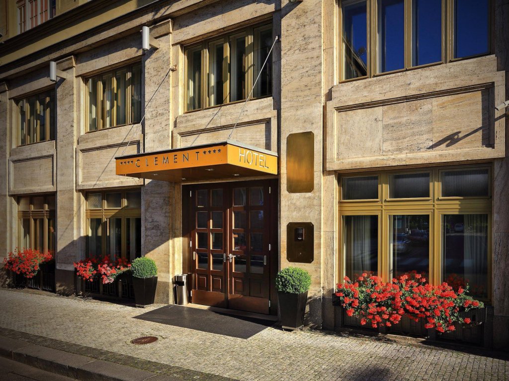 Фото отеля 1