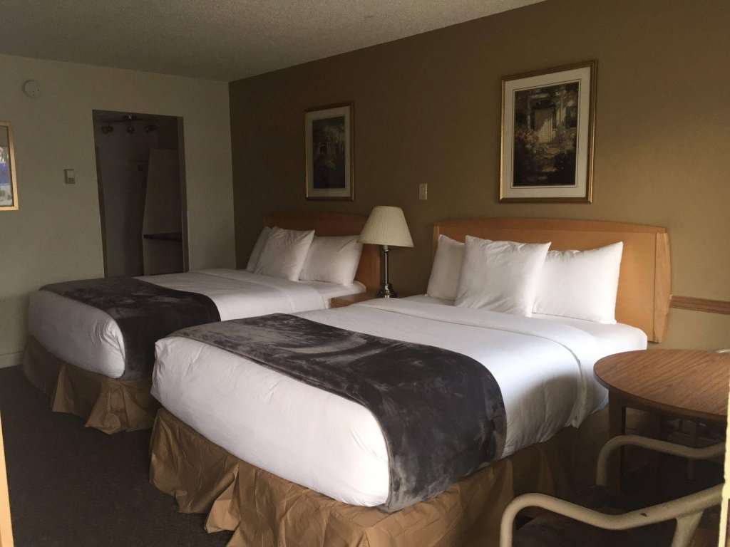 Фото Eastglen Inn