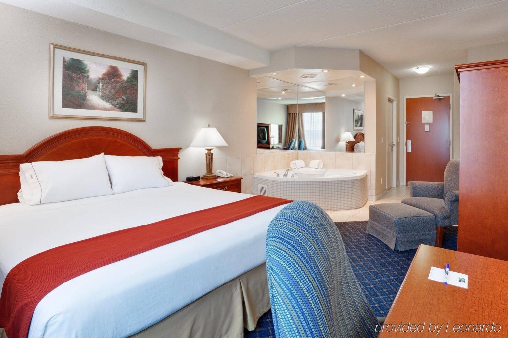 Фото Holiday Inn Express Hotel & Suites Barrie, an Ihg Hotel