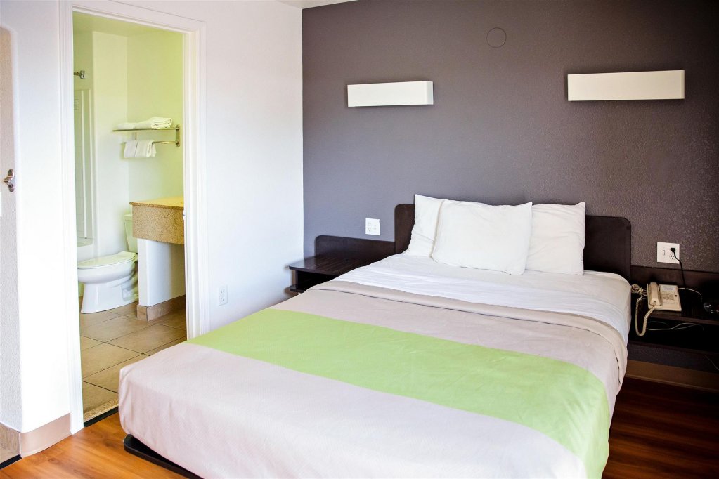 Фото Motel 6 Mesa, Az - South