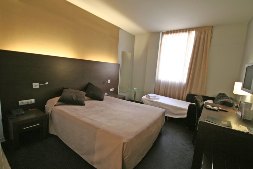 Фото Hotel Madanis