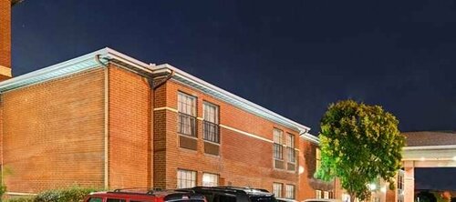 Гостиница Days Inn by Wyndham Dallas Plano в Плано