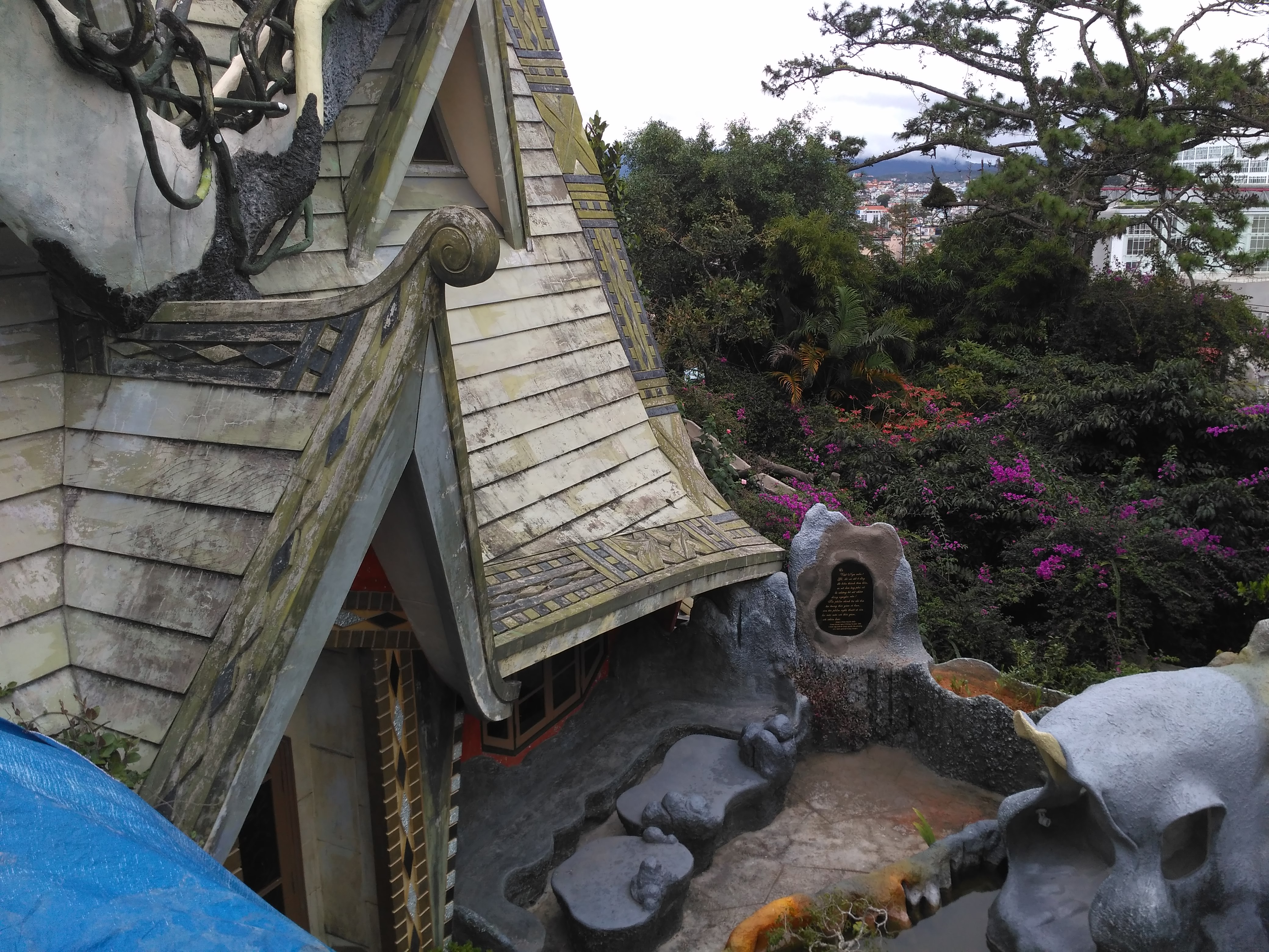 Фото Crazy House