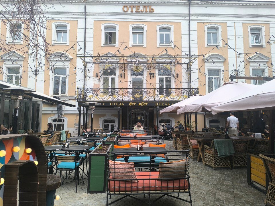 Фото Ист Вест