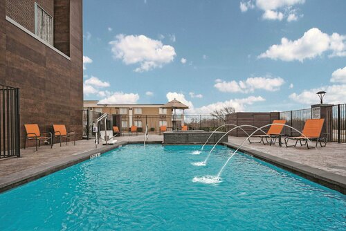 Гостиница La Quinta Inn & Suites by Wyndham Dallas Grand Prairie North